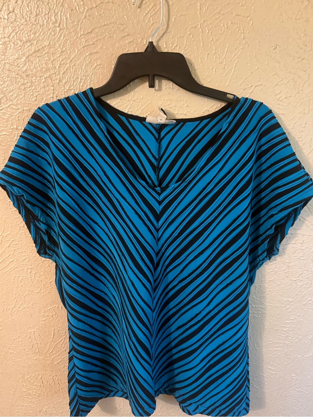 Blue and Black V Neck Striped Textured Top - Short Casual Chevron Print Blouse